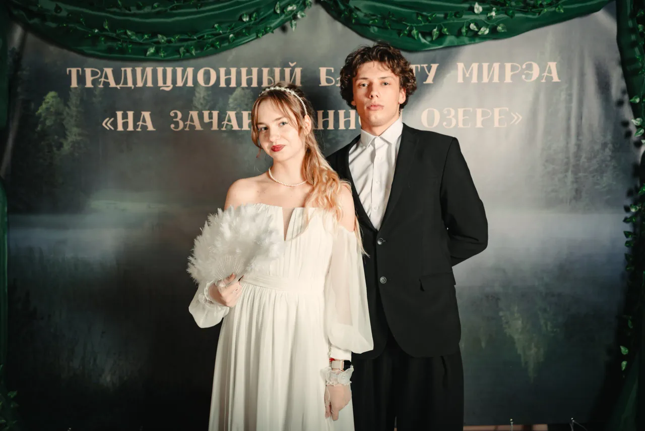 Традиционный бал, кадр 55