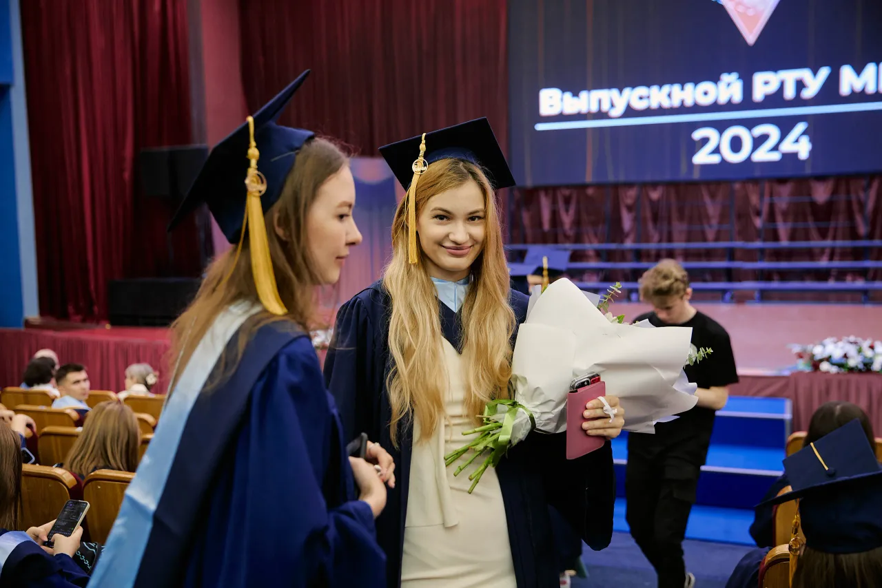 Выпускной, кадр 11