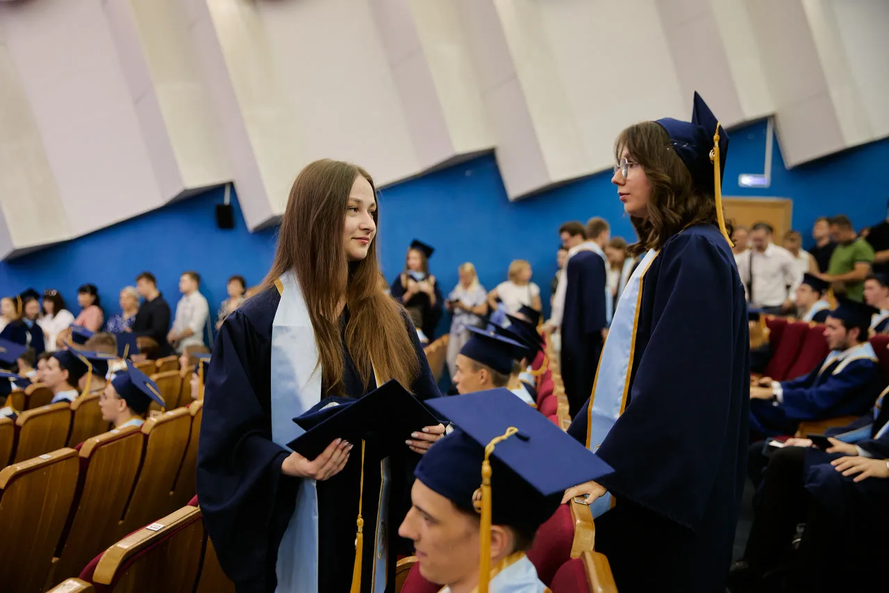 Выпускной, кадр 12