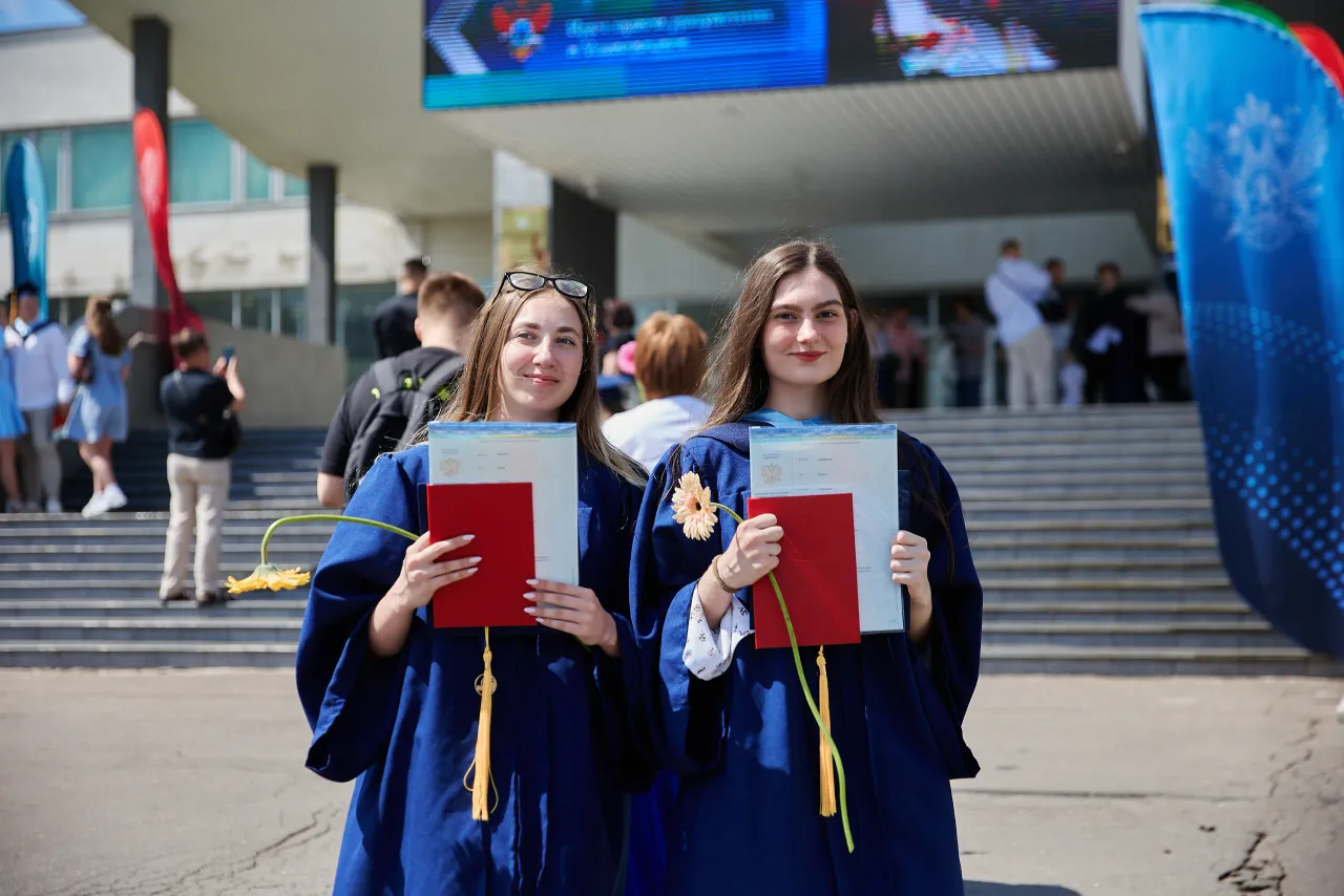 Выпускной, кадр 28