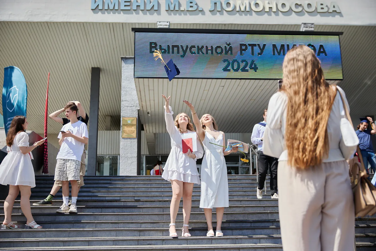 Выпускной, кадр 30