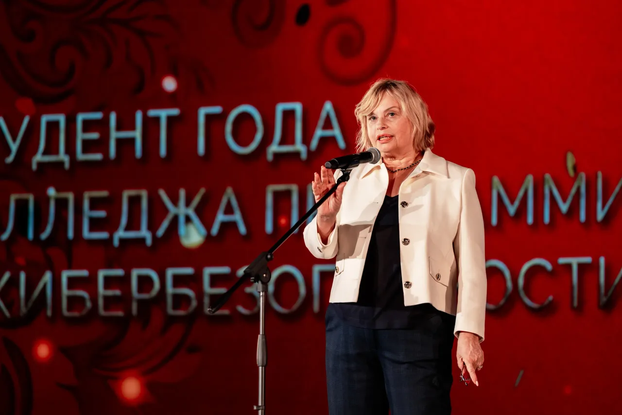 Студент и преподаватель года, кадр 16