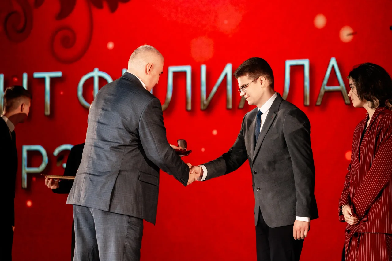 Студент и преподаватель года, кадр 30