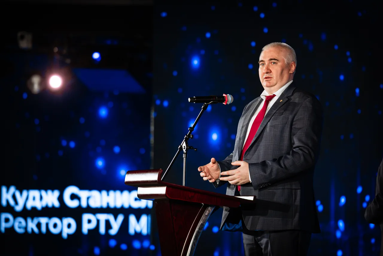 Студент и преподаватель года, кадр 9