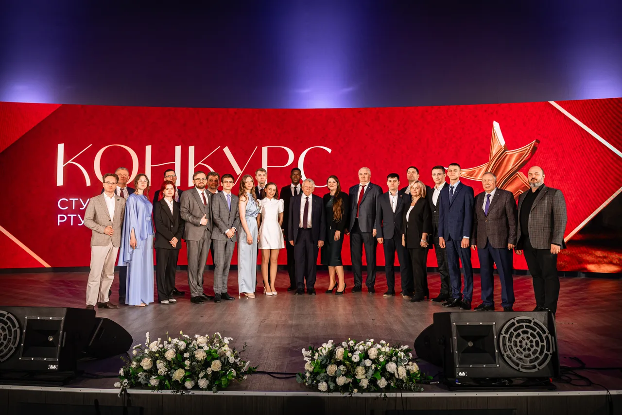 Студент и преподаватель года, кадр 23