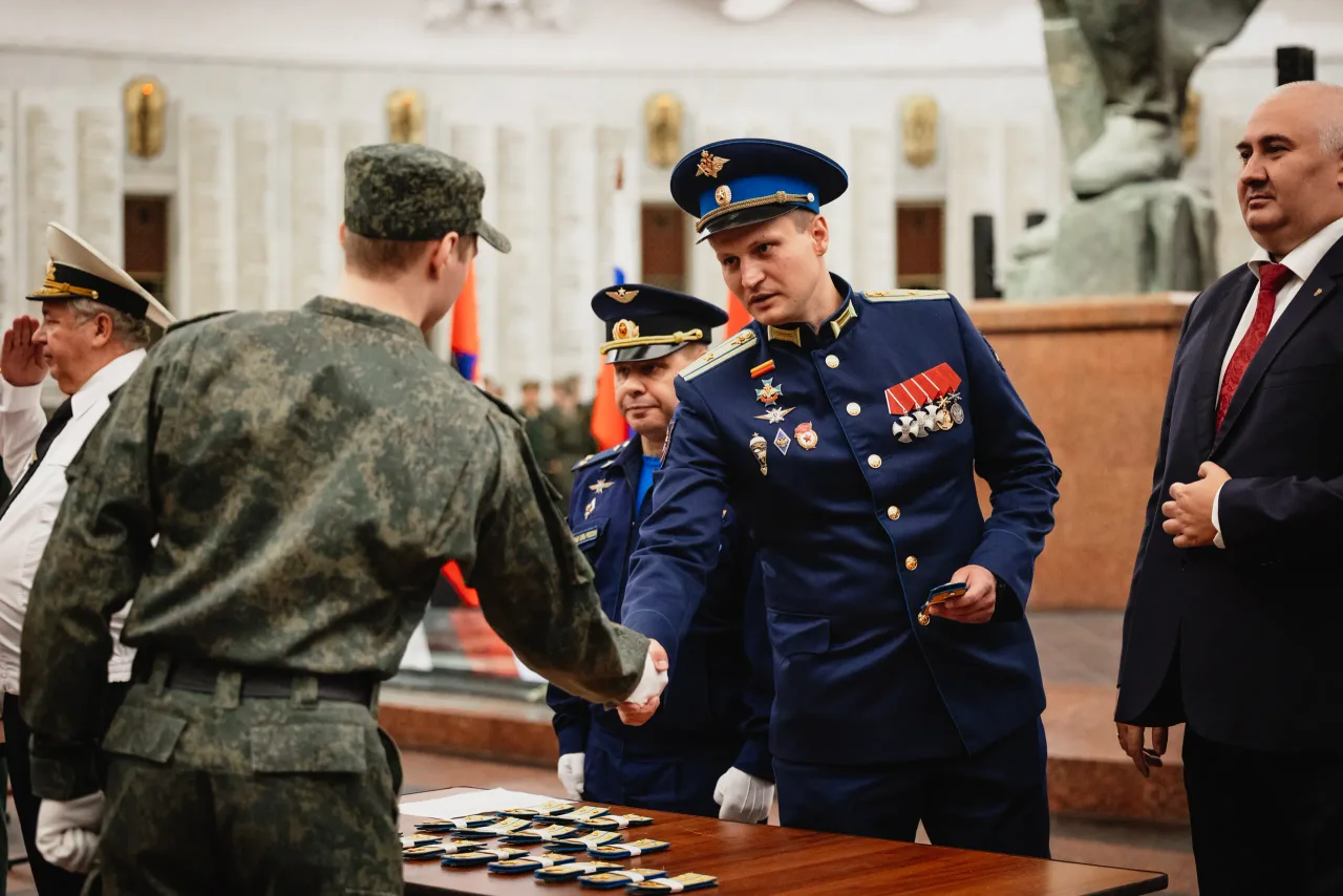 Вручение погон, кадр 11