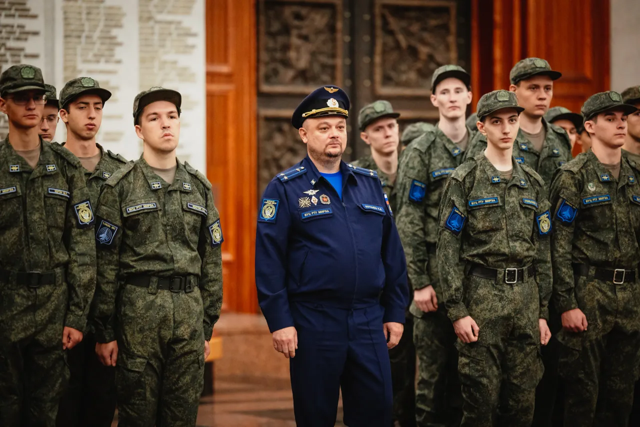 Вручение погон, кадр 14