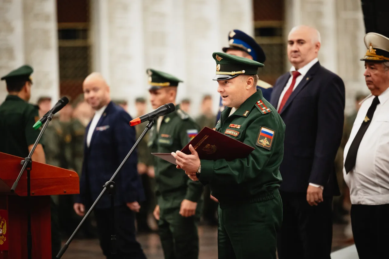 Вручение погон, кадр 4